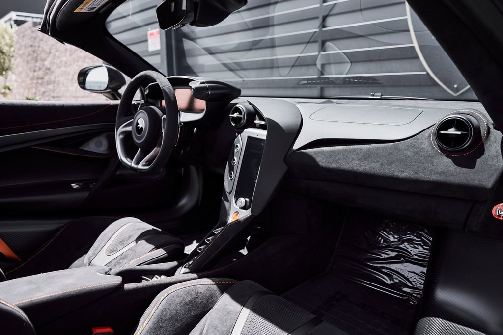 Used 2025 McLaren 750S Spider RWD image 41