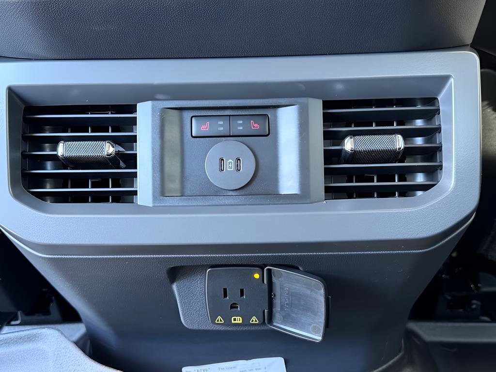 New 2026 Ford F250 Lariat w/ Black Appearance Package image 32