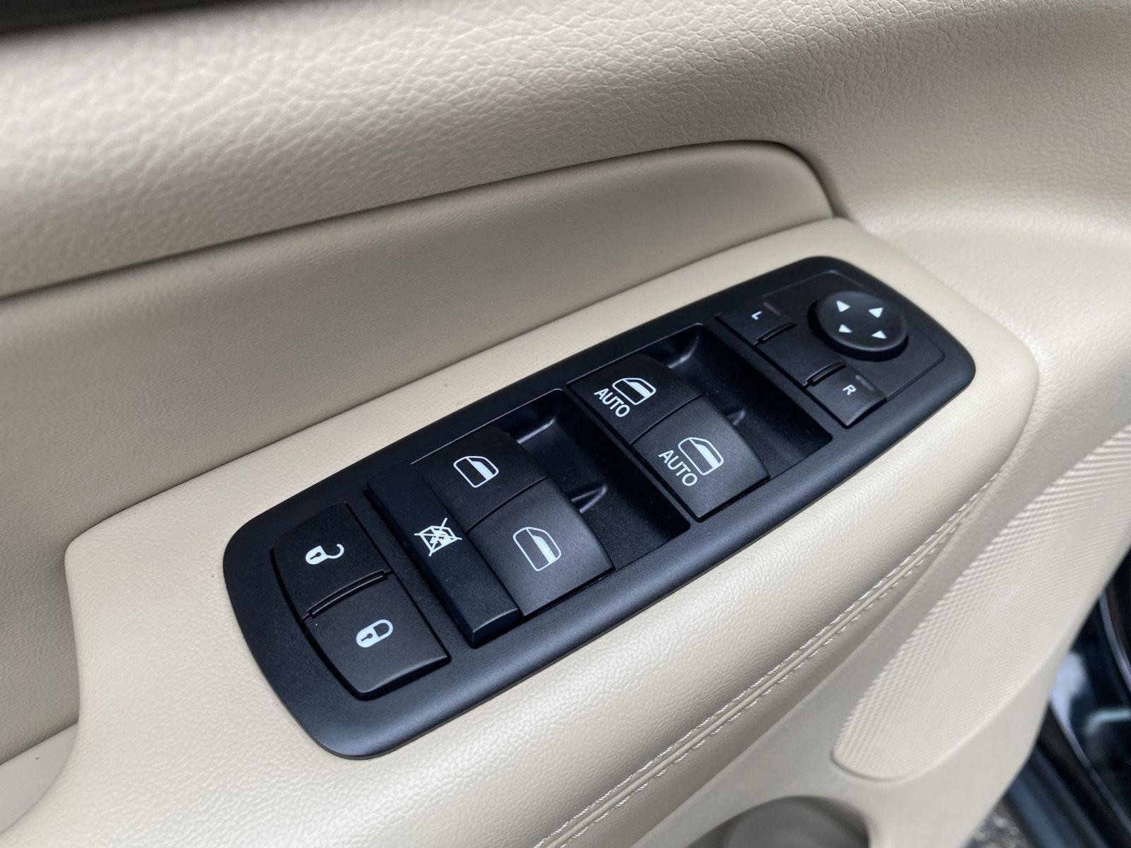 Used 2017 Jeep Grand Cherokee Laredo image 17