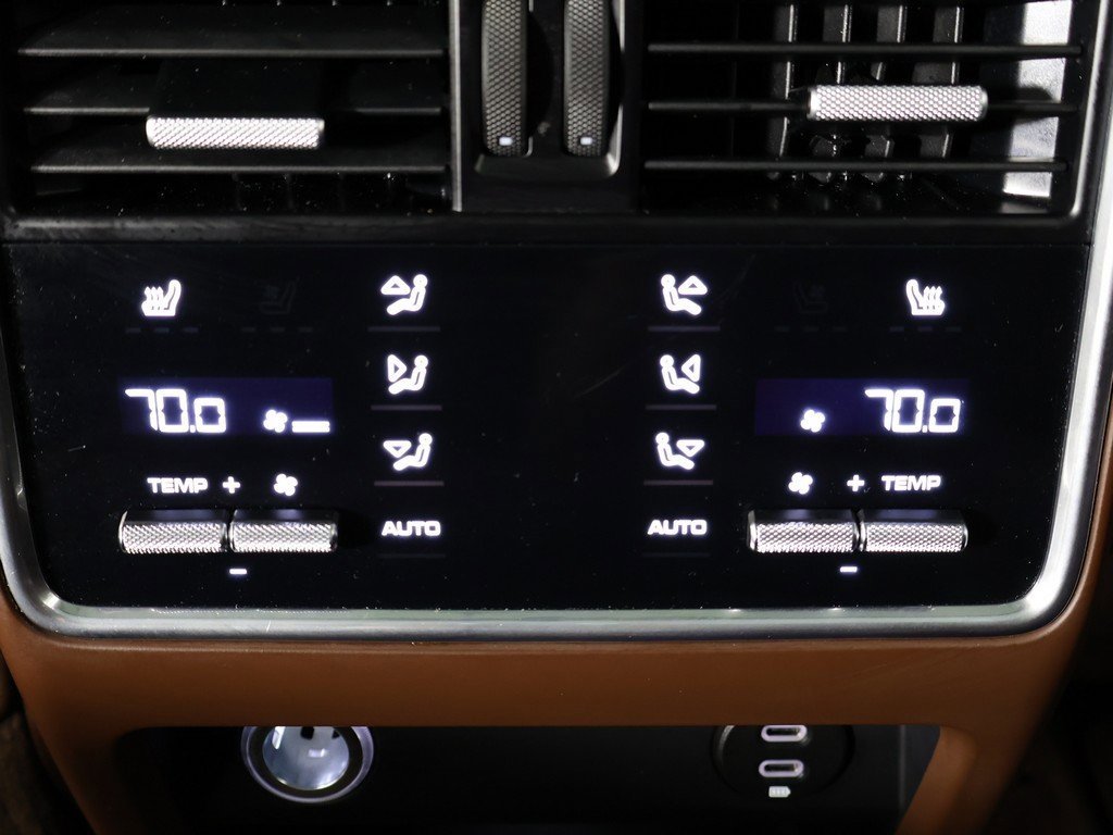 Used 2023 Porsche Cayenne Platinum Edition image 59