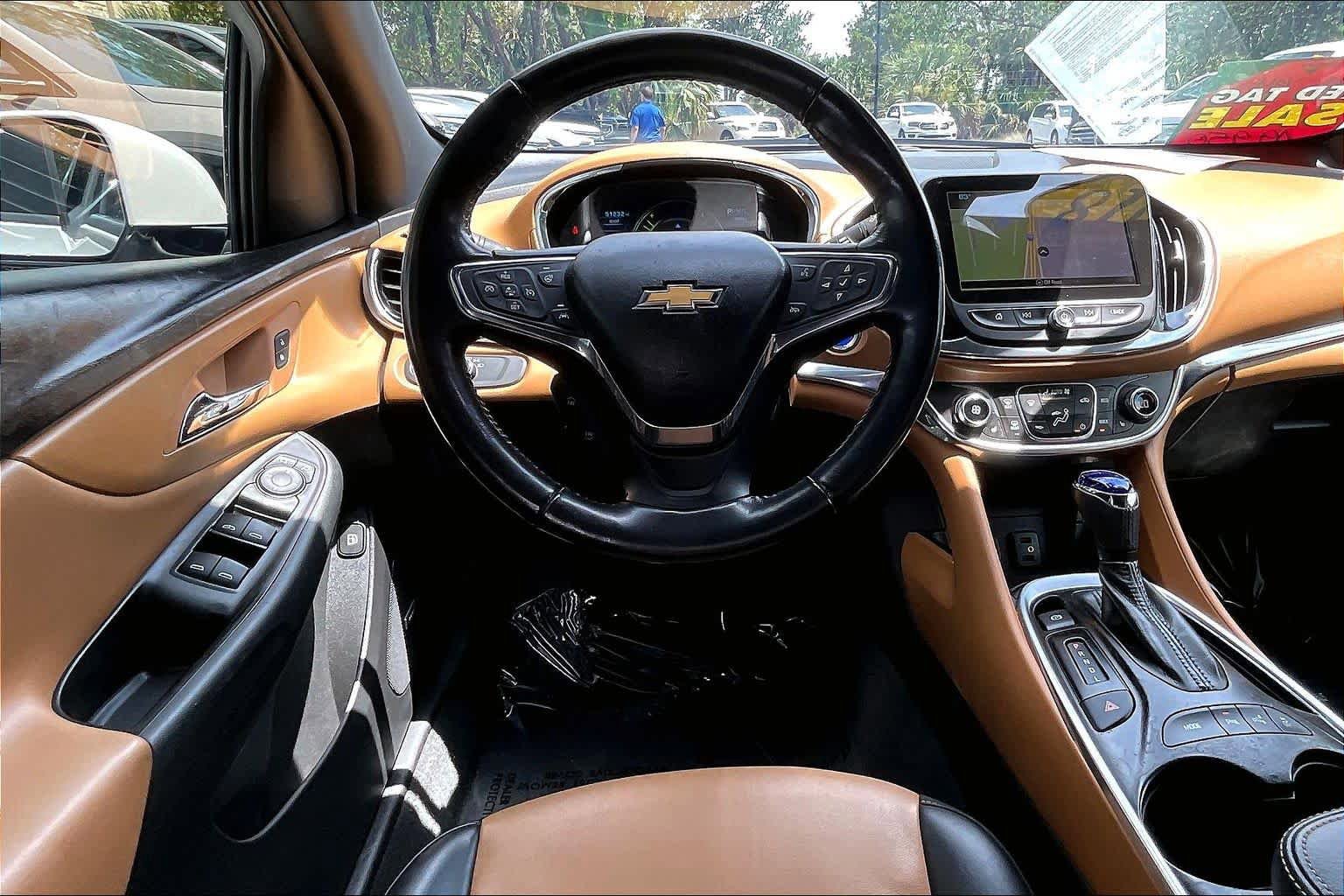 Used 2018 Chevrolet Volt Premier w/ Driver Confidence Package FWD image 6