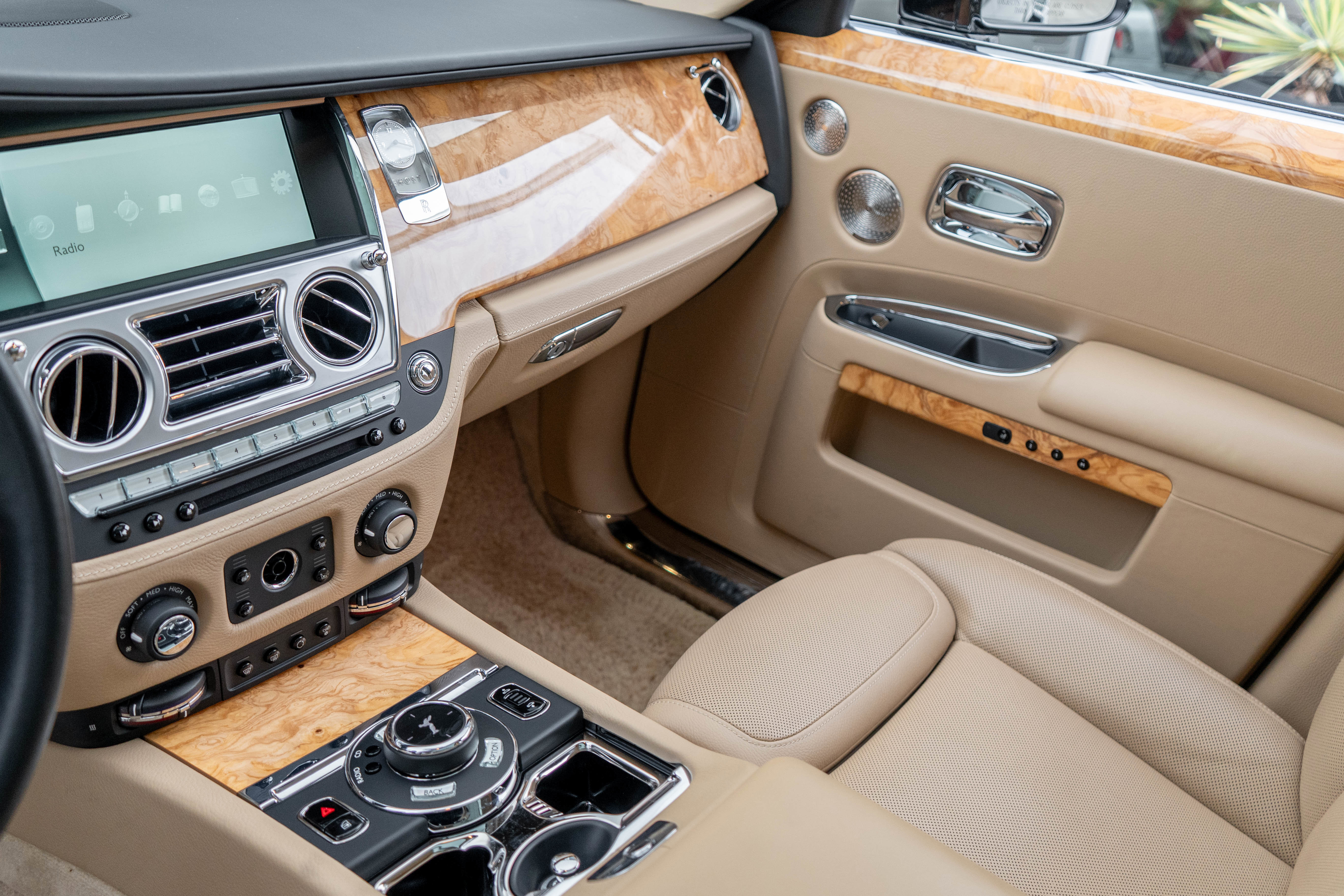 Used 2017 Rolls-Royce Ghost image 26