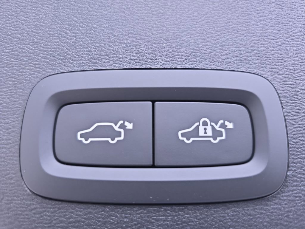 New 2026 Volvo XC40 B5 Core w/ Protection Package image 13