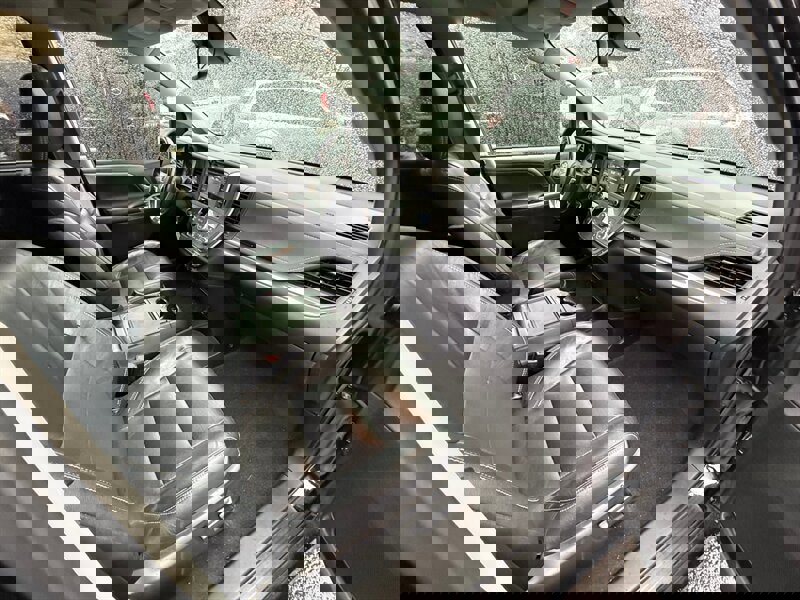 Used 2018 Toyota Sienna SE w/ Carpet Mat Package FWD image 11