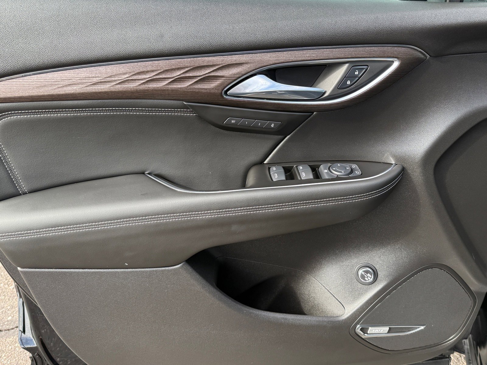 Used 2023 Buick Envision Avenir image 17