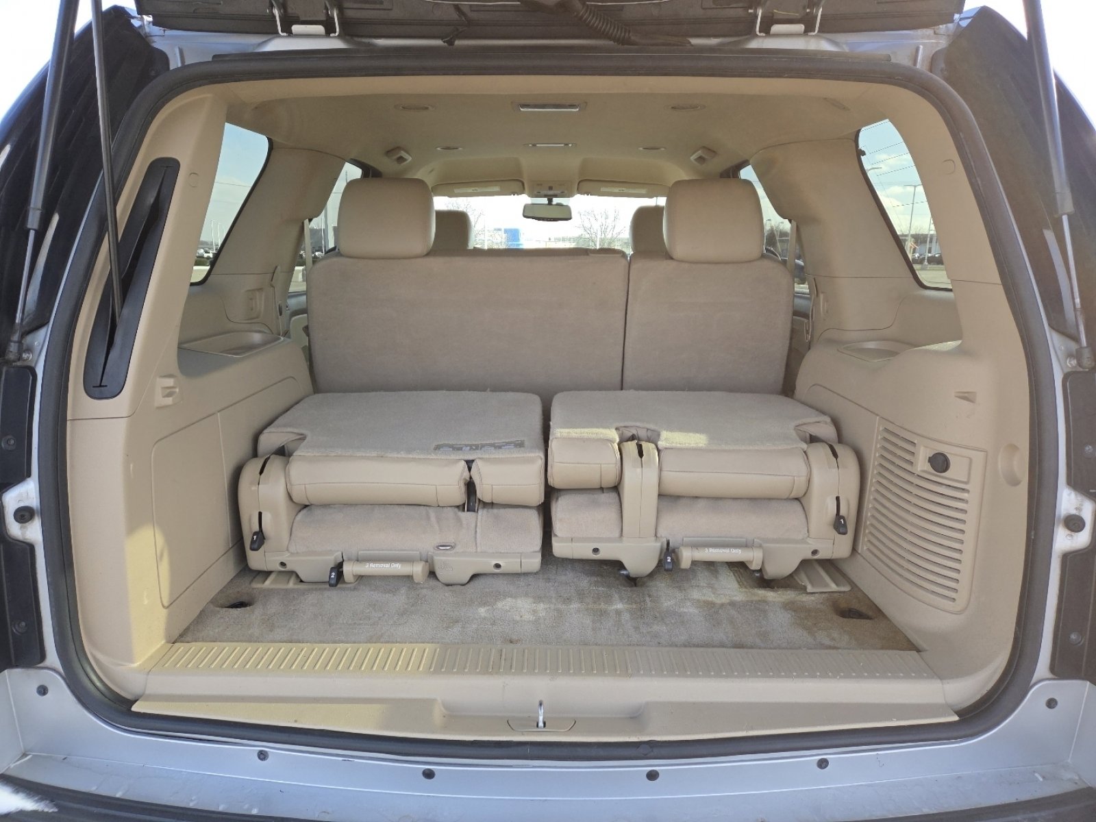 Used 2012 GMC Yukon SLT w/ SLT-2 Equipment Package image 18