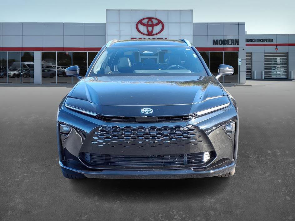 Used 2025 Toyota Crown Signia image 2