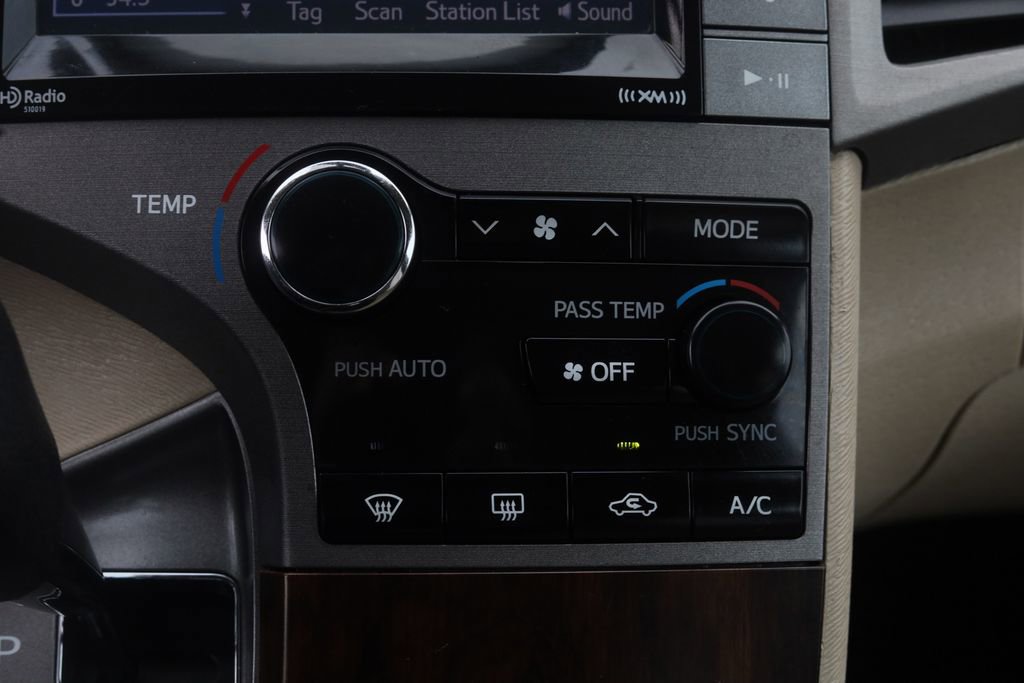 Used 2015 Toyota Venza LE AWD/4WD image 23