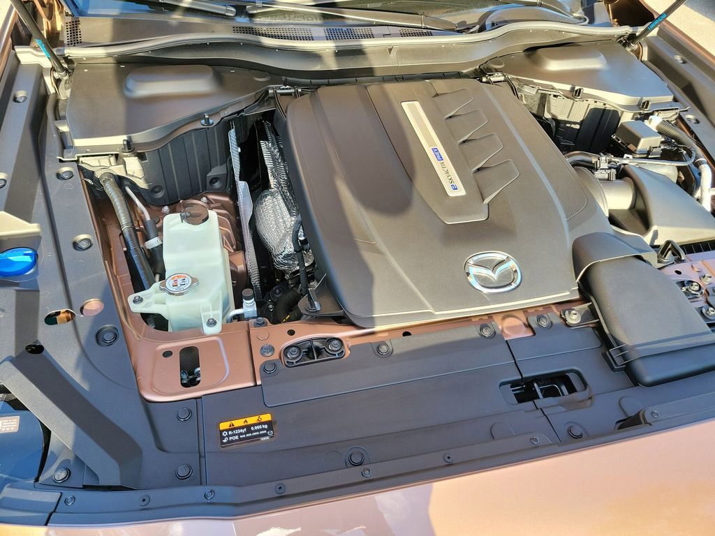 Certified 2025 MAZDA CX-70 Plug-In Hybrid w/ Premium Pkg image 12