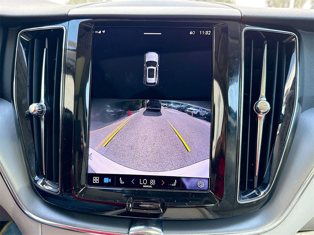 Used 2022 Volvo XC60 B5 Momentum image 15