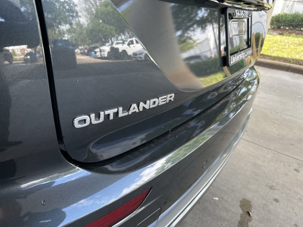 New 2025 Mitsubishi Outlander SE image 17