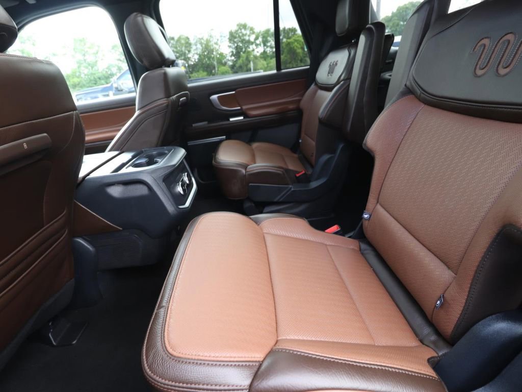 Used 2025 Ford Expedition King Ranch image 6