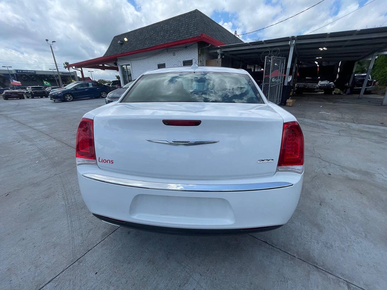 Used 2015 Chrysler 300 Limited RWD image 16