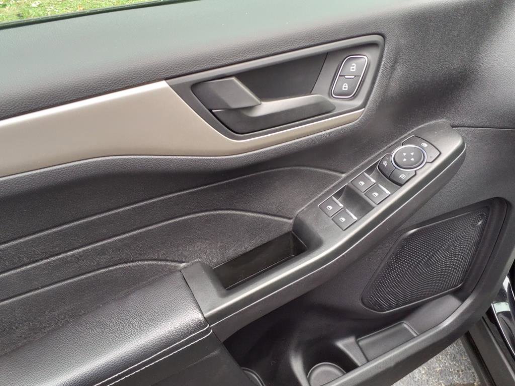 Used 2022 Ford Escape SE w/ Cold Weather Package image 8