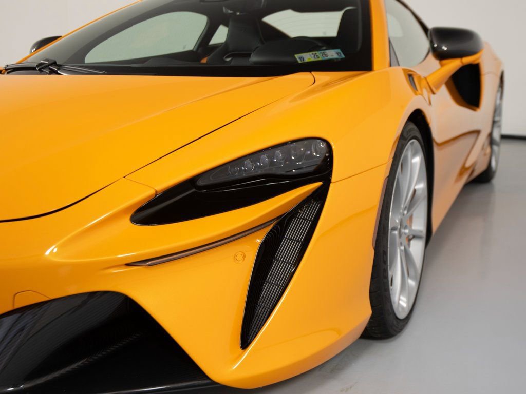 Used 2023 McLaren Artura image 35