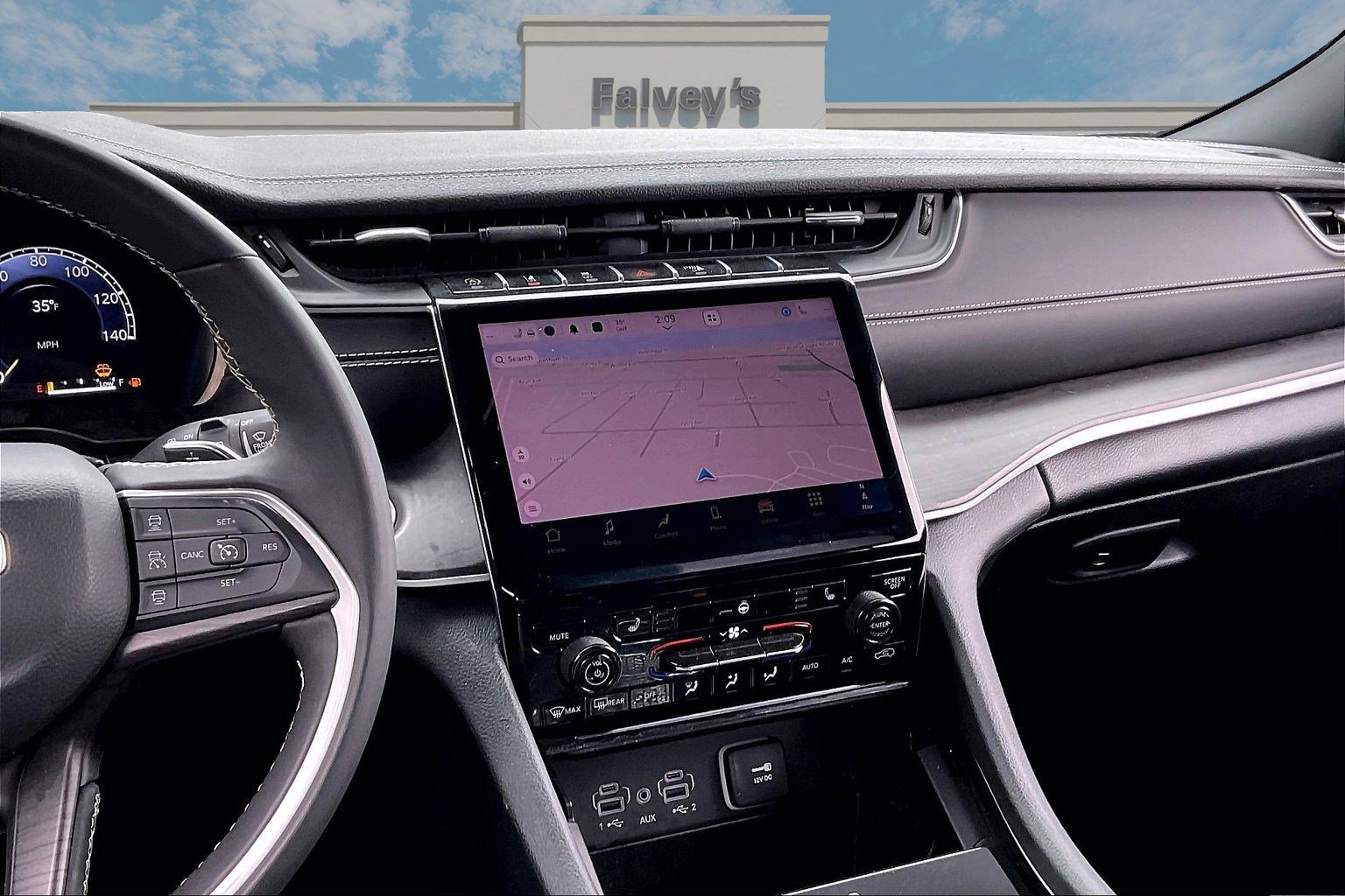 Certified 2025 Jeep Grand Cherokee Limited AWD/4WD image 6