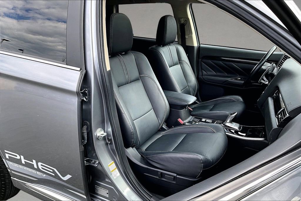 Used 2018 Mitsubishi Outlander GT image 28