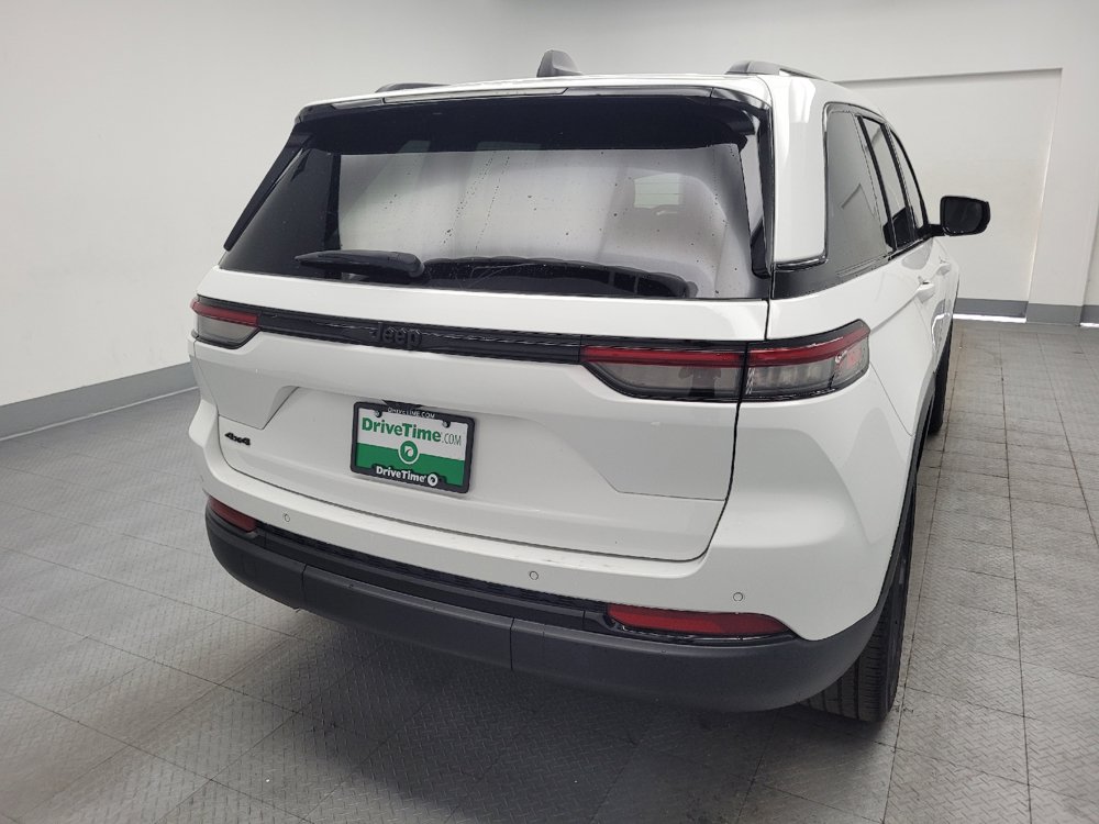 Used 2023 Jeep Grand Cherokee Altitude AWD/4WD image 7