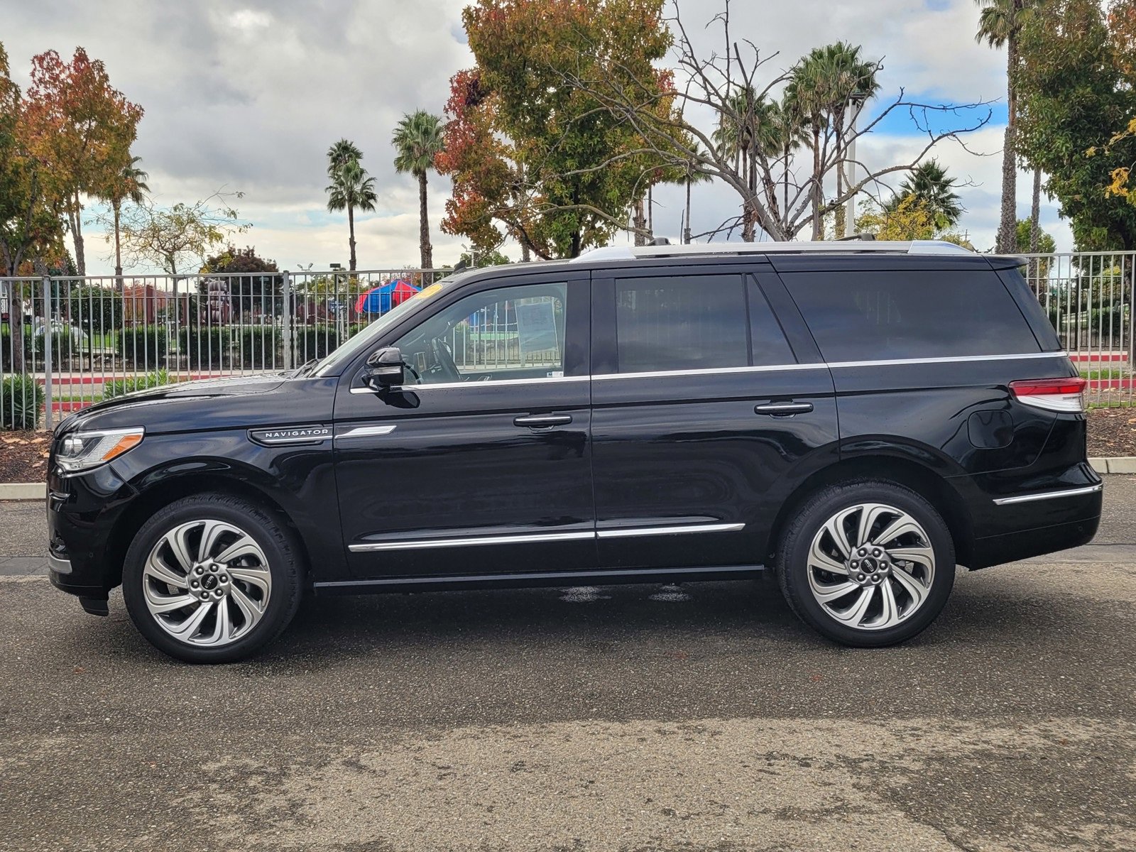 Used 2023 Lincoln Navigator Reserve image 7