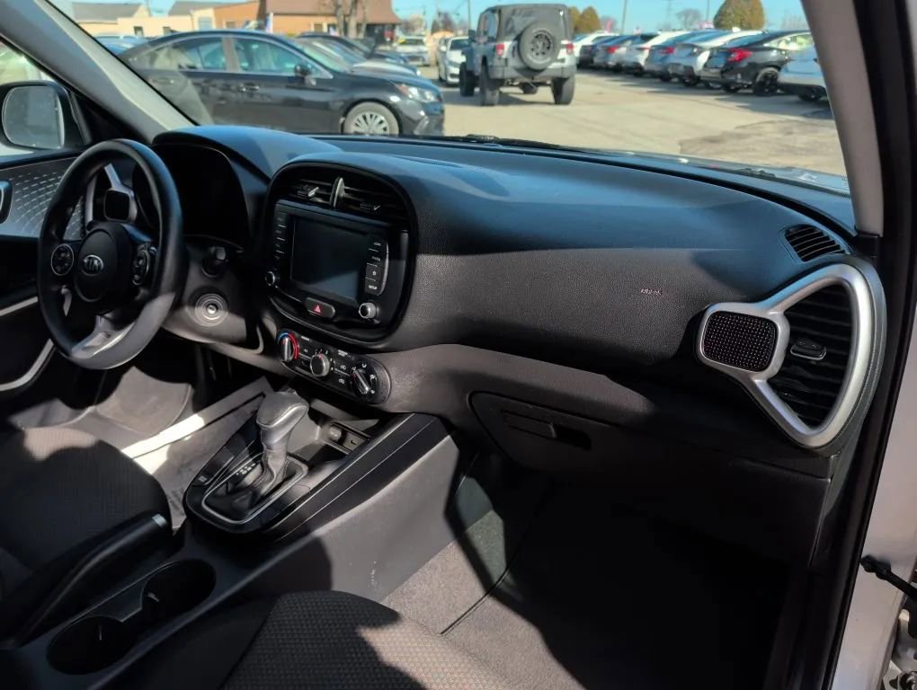 Used 2020 Kia Soul LX image 27
