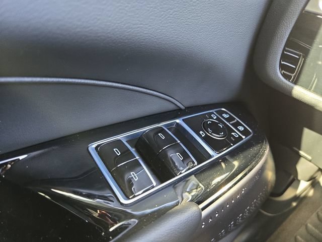 Used 2024 Cadillac Lyriq Luxury AWD/4WD image 17