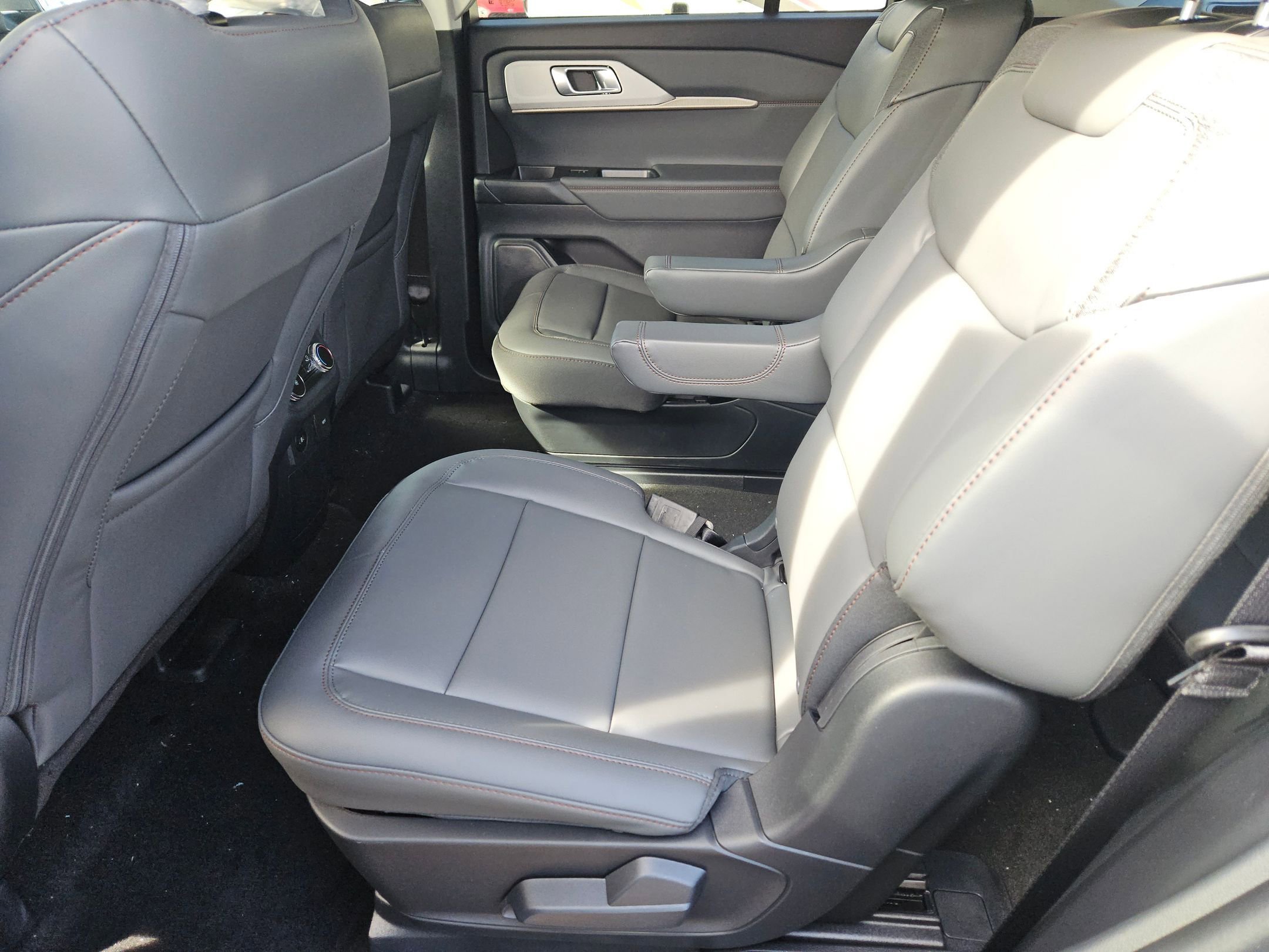 New 2026 Ford Explorer Active w/ Active Comfort Package image 15