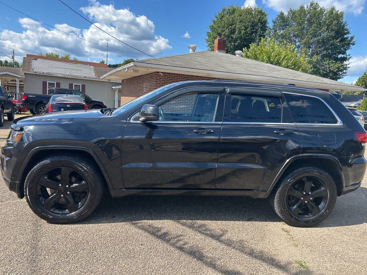 Used 2015 Jeep Grand Cherokee Altitude image 1