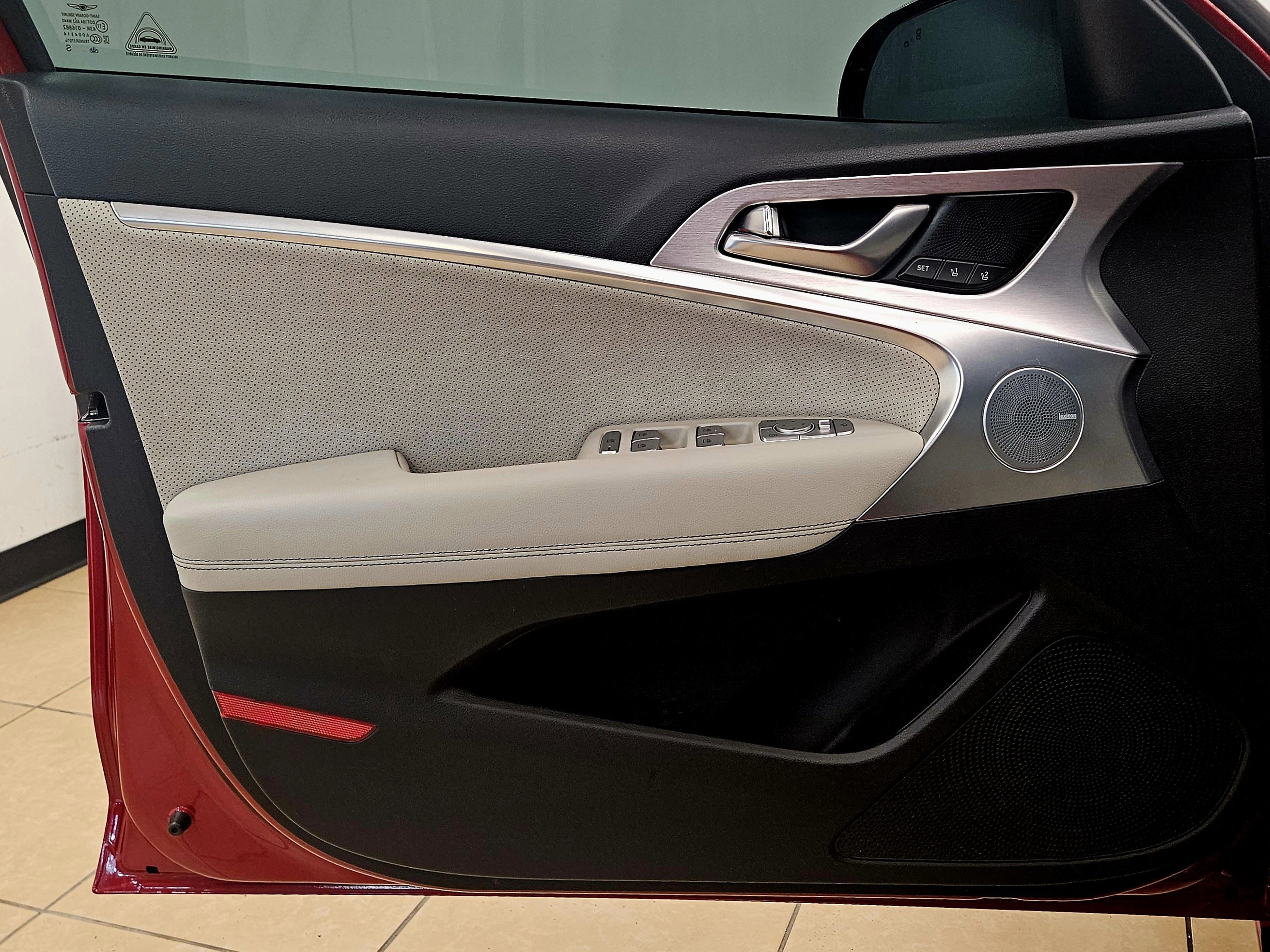 Used 2019 Genesis G70 3.3T Advanced image 13