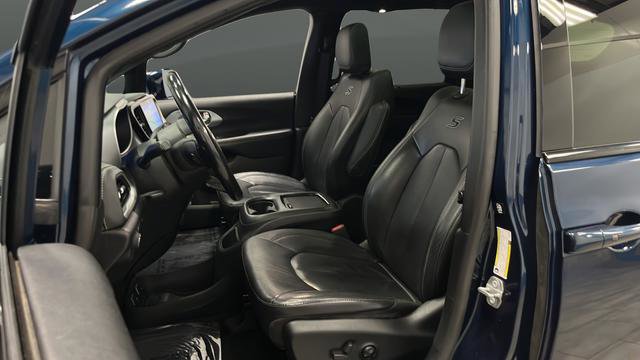 Used 2021 Chrysler Pacifica Touring-L w/ Premium & Safety Sphere Group AWD/4WD image 9