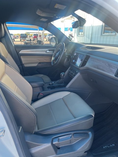Used 2021 Volkswagen Atlas Cross Sport SE image 11