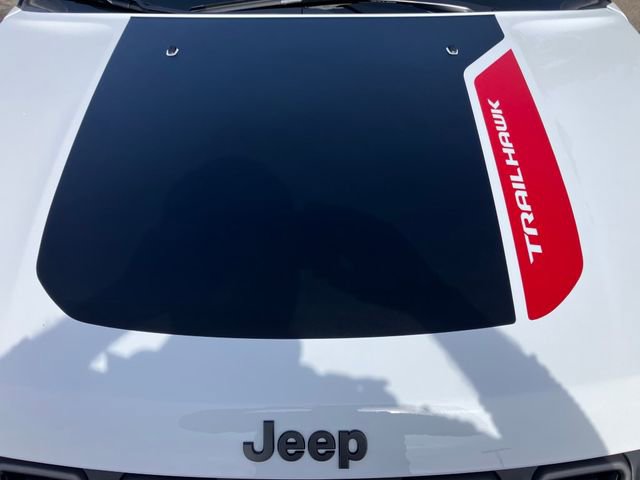 Used 2025 Jeep Compass Trailhawk image 2