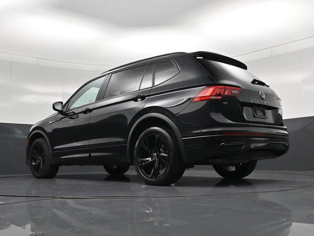 Used 2023 Volkswagen Tiguan SE R-Line FWD image 18