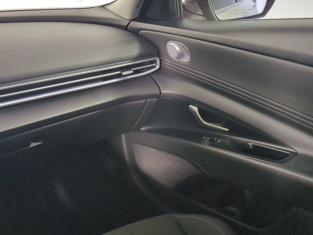 Used 2024 Hyundai Elantra SEL w/ Convenience Package image 18