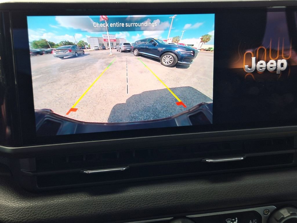 Used 2024 Jeep Gladiator Sport image 15