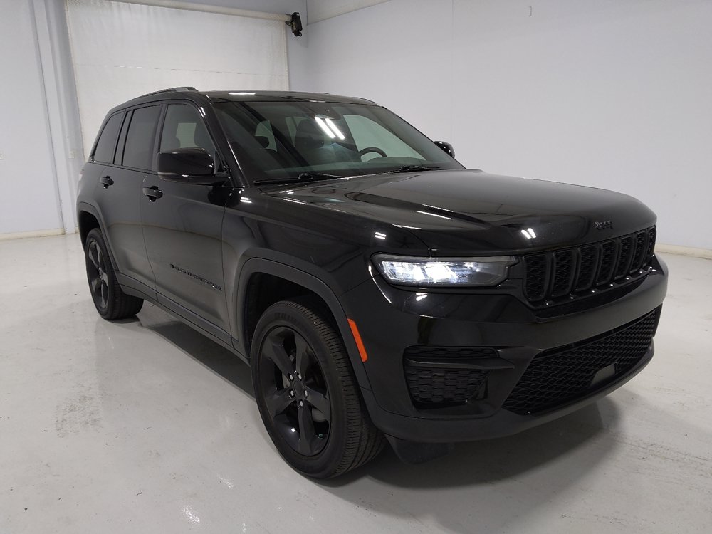 Used 2022 Jeep Grand Cherokee Altitude AWD/4WD image 13