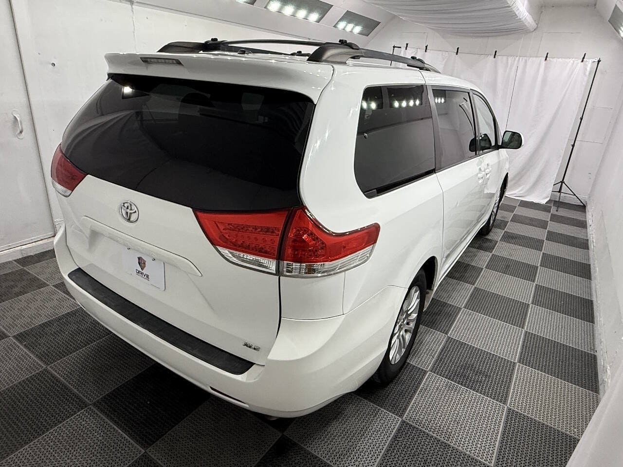 Used 2011 Toyota Sienna XLE FWD image 5