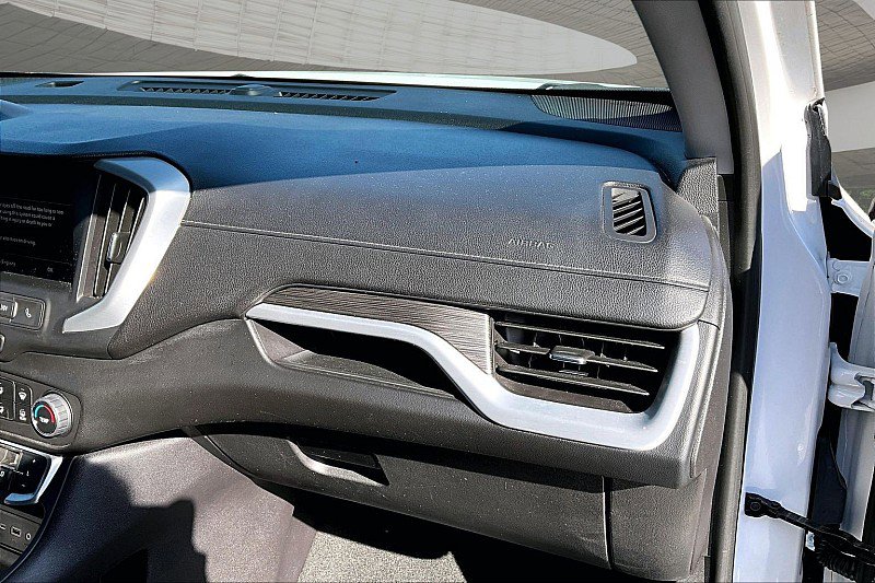 Used 2024 GMC Terrain SLE image 30