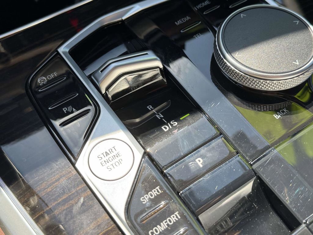 Used 2024 BMW X5 sDrive40i w/ M Sport Package image 12