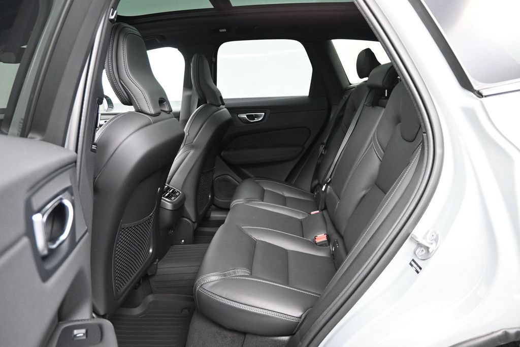 New 2026 Volvo XC60 B5 Ultra w/ Climate Package AWD/4WD image 13