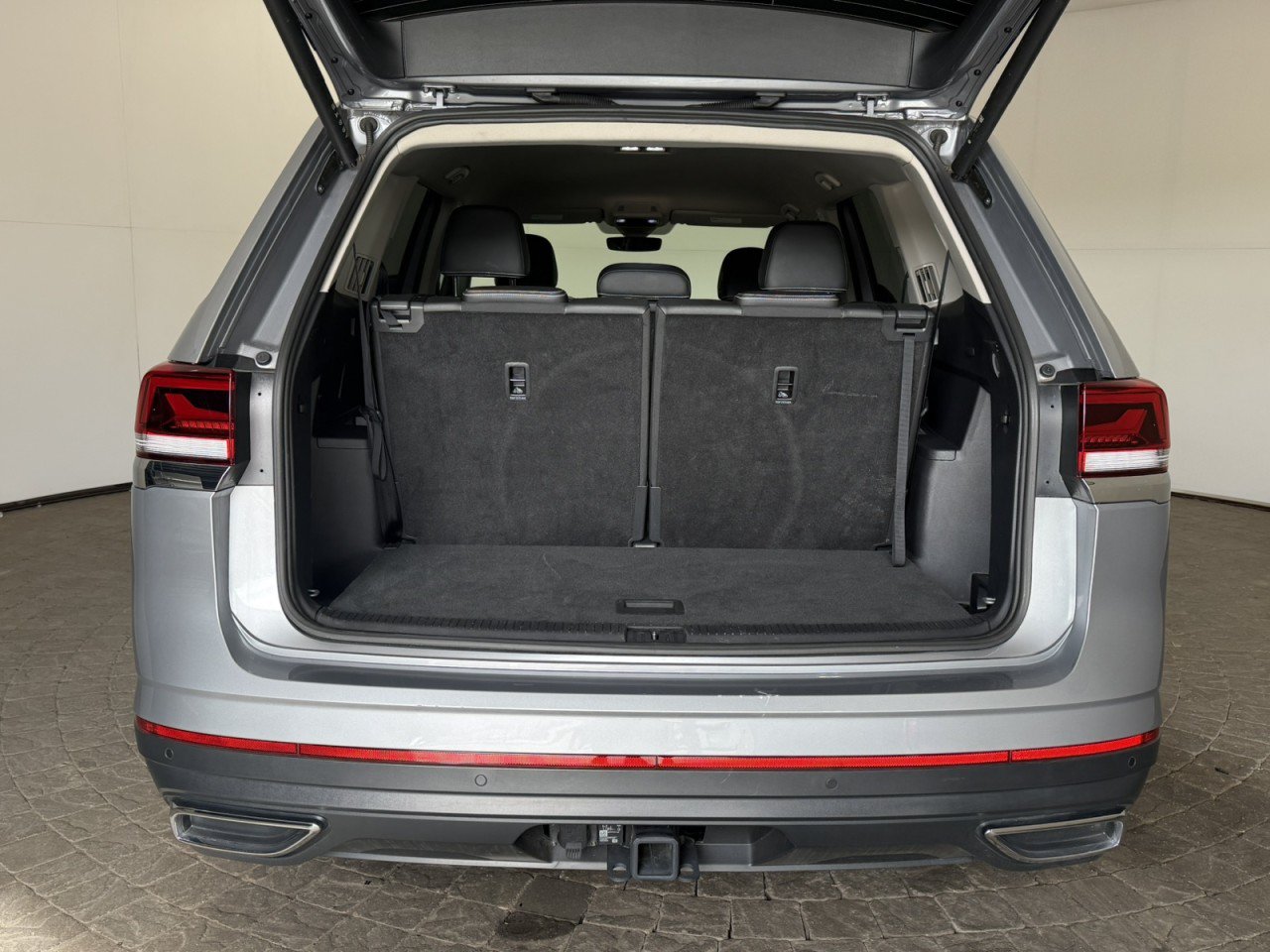 Used 2025 Volkswagen Atlas SE AWD/4WD image 7