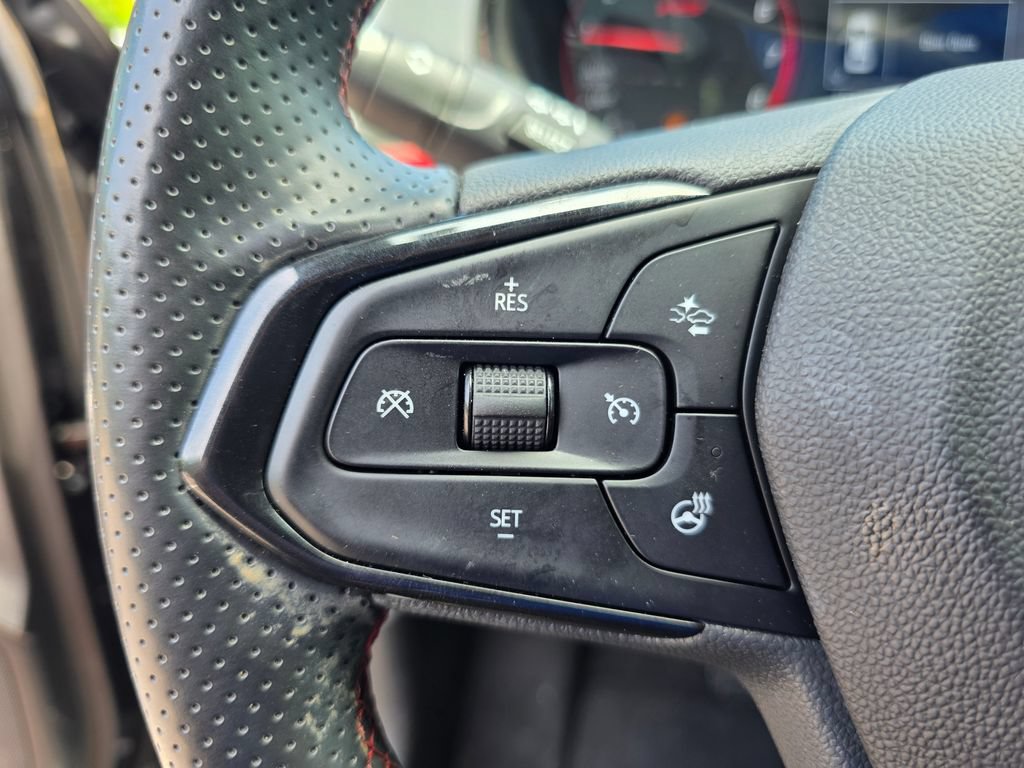 Used 2024 Chevrolet Trax RS FWD image 23