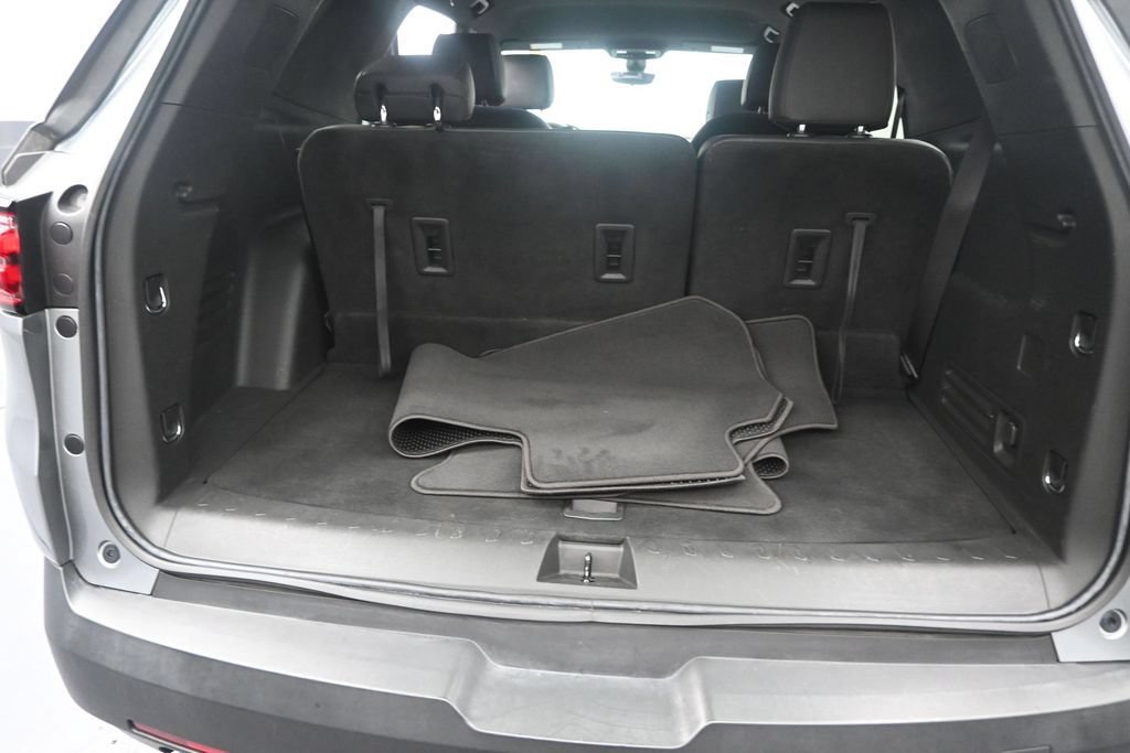 Used 2023 Chevrolet Traverse RS FWD image 13