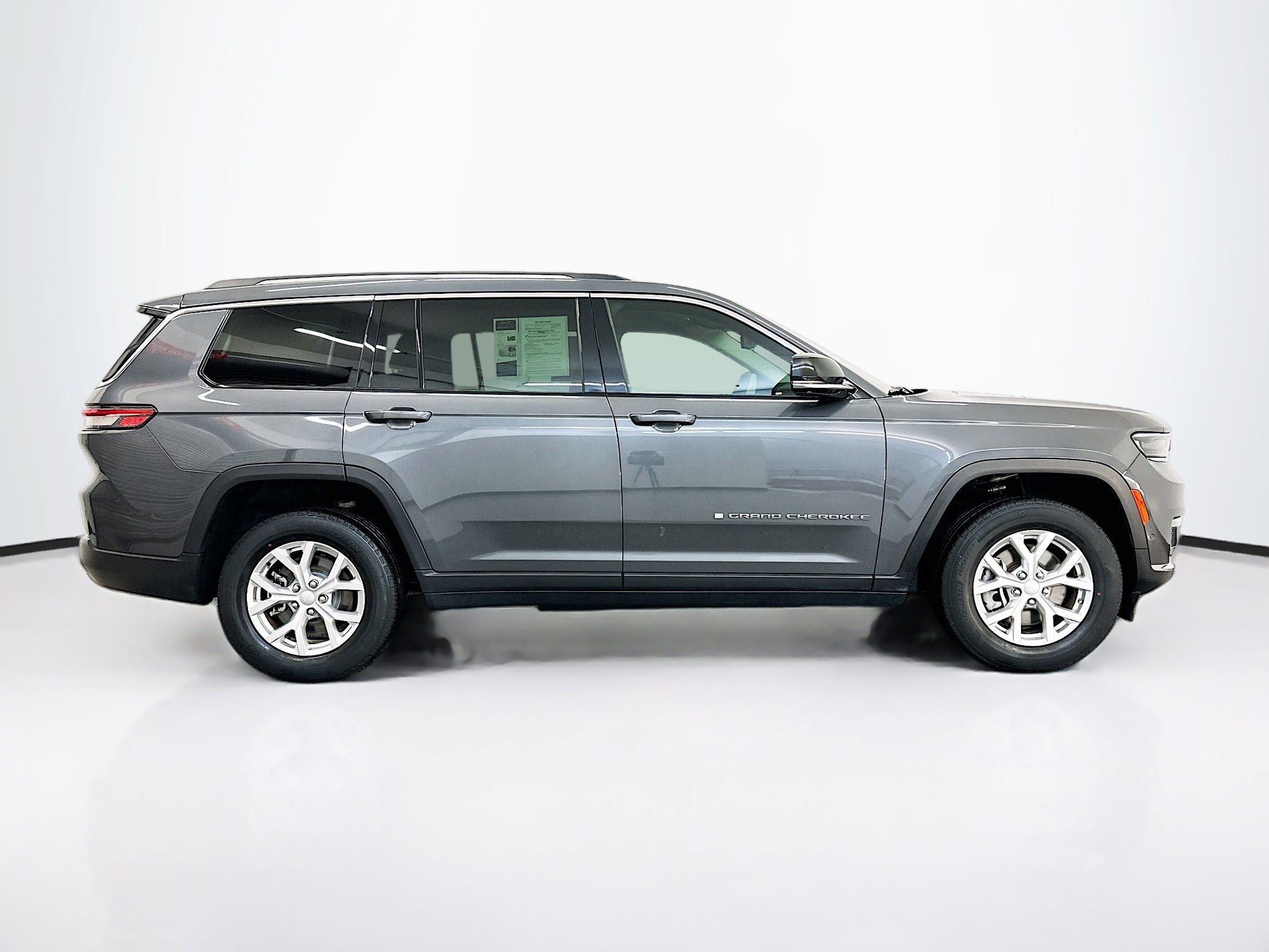 Used 2023 Jeep Grand Cherokee L Limited w/ Luxury Tech Group II image 10