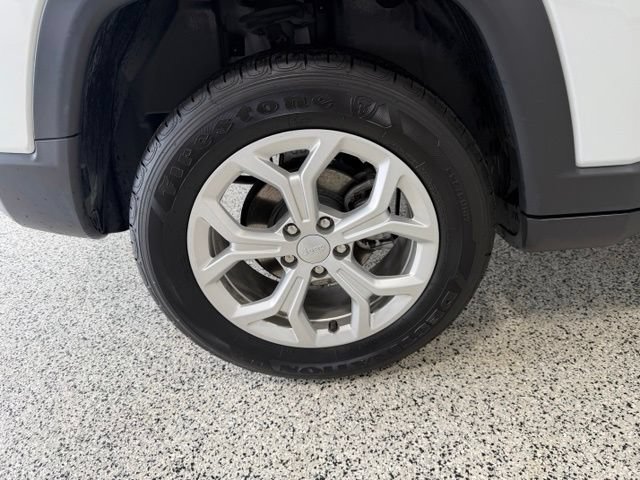 Used 2024 Jeep Compass Latitude w/ Convenience Group AWD/4WD image 35
