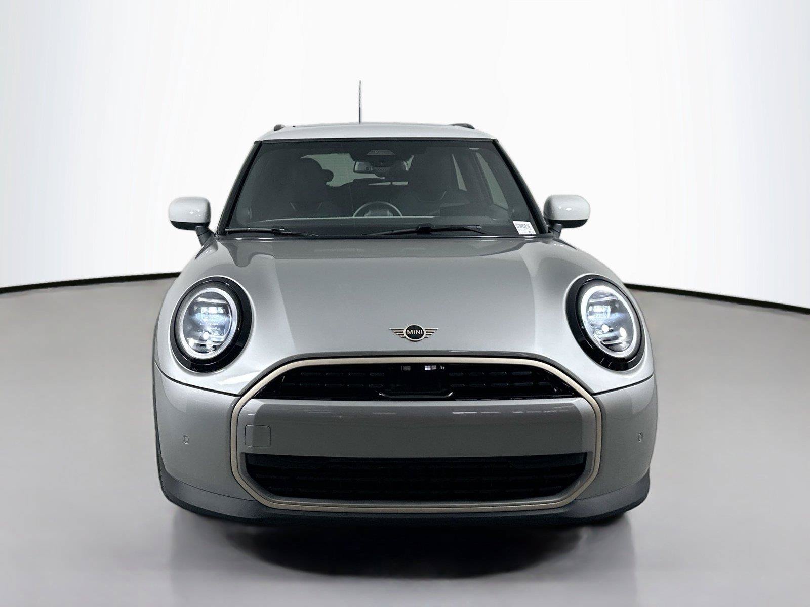 Used 2025 MINI Cooper 2-Door Hardtop FWD image 2