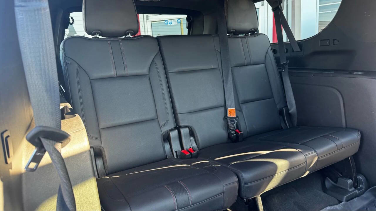 Used 2021 Chevrolet Suburban RST w/ Luxury Package image 19