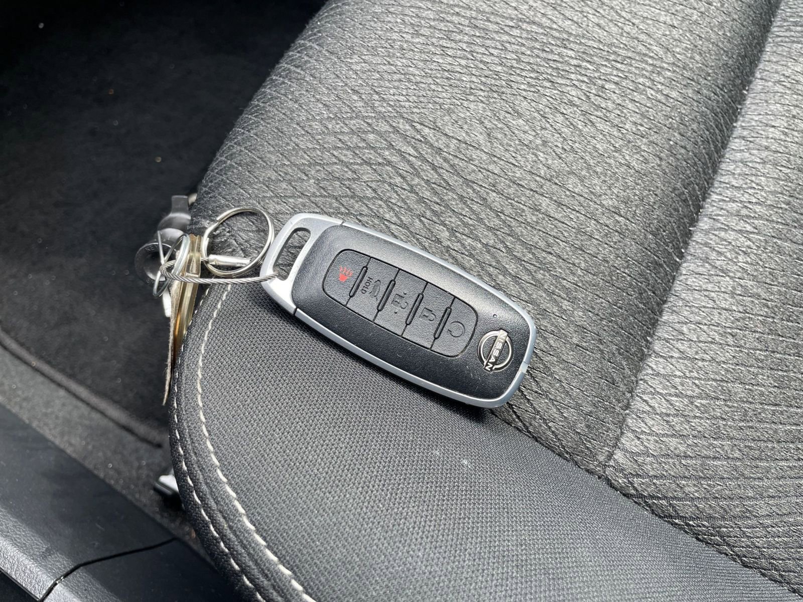 Used 2025 Nissan Rogue SV image 21