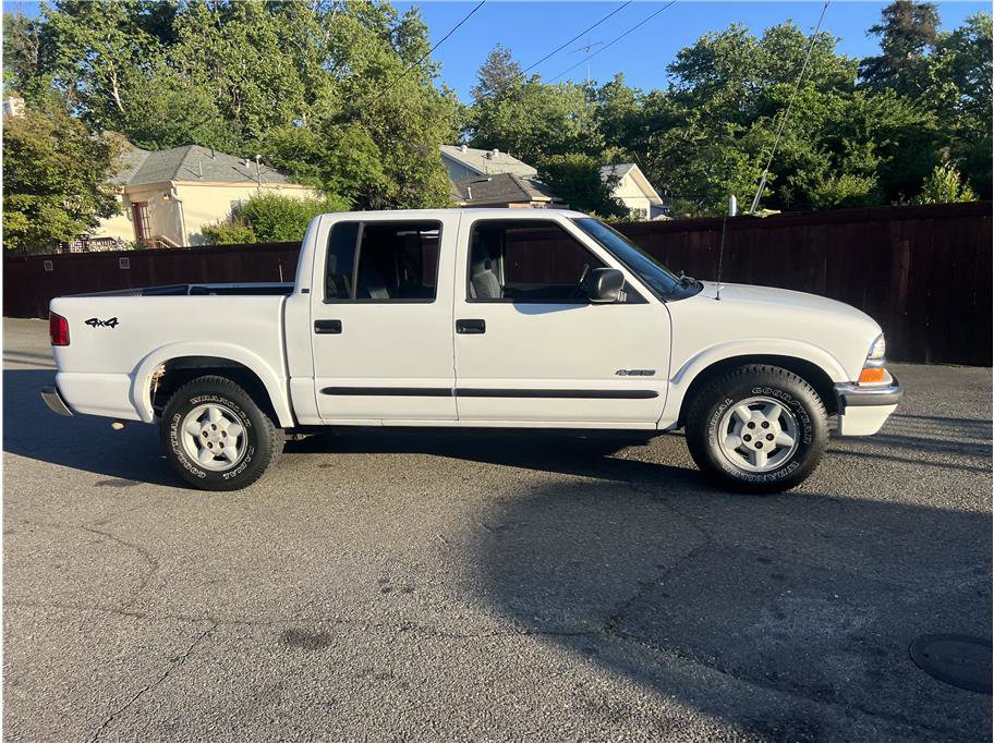 Used 2001 Chevrolet S10 Pickup LS w/ Cold-Climate Pkg AWD/4WD image 4