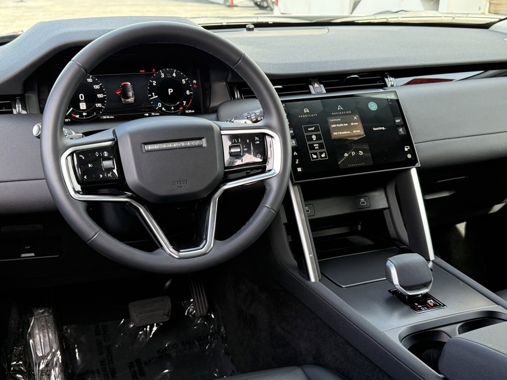 Used 2025 Land Rover Discovery Sport S image 29