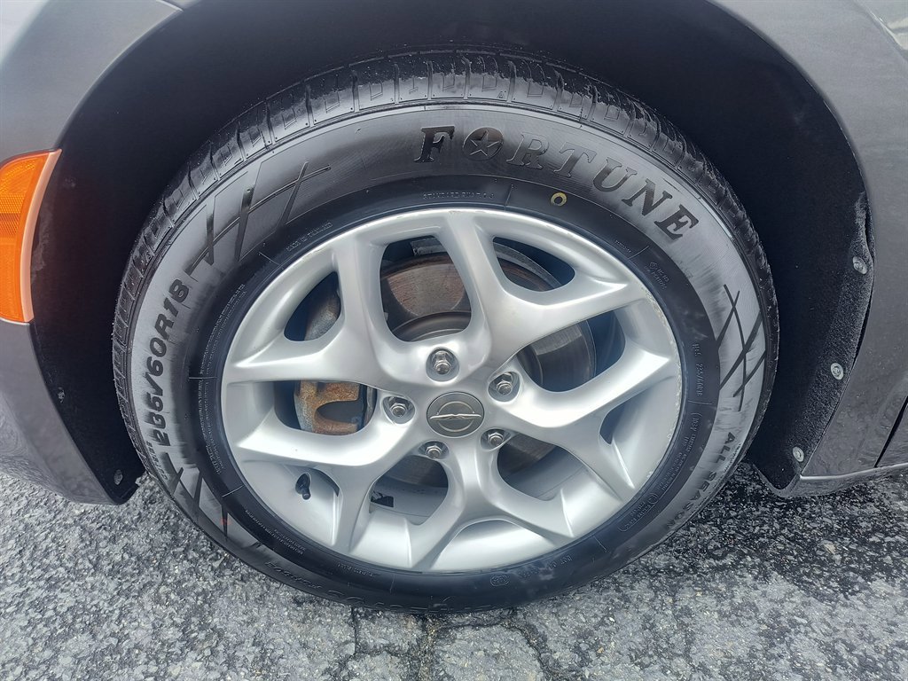 Used 2018 Chrysler Pacifica Touring-L Plus FWD image 9